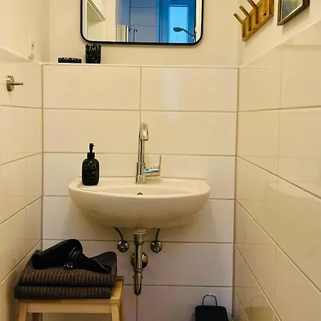 Feelslikehome - Stylische Und Zentrale Altbauwohnung Mit Terrasse&garten בוכום