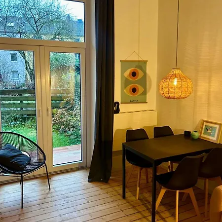Feelslikehome - Stylische Und Zentrale Altbauwohnung Mit Terrasse&garten דירה בוכום