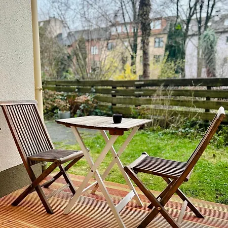 Feelslikehome - Stylische Und Zentrale Altbauwohnung Mit Terrasse&garten
