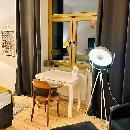 Feelslikehome - Stylische Und Zentrale Altbauwohnung Mit Terrasse&garten Бохум